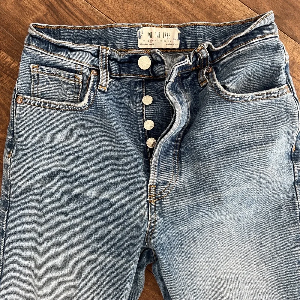 Free People We the Free Sz 26 High Rise Distressed Straight Ankle Jeans